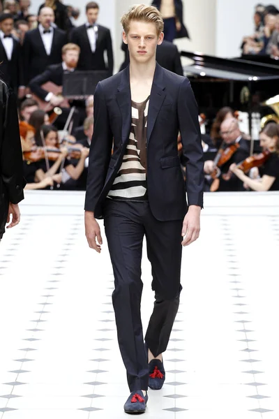 Look 15